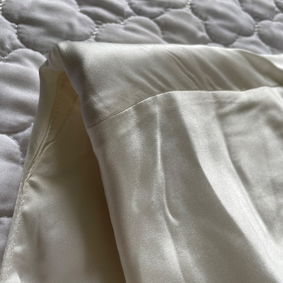 FRAME Silk Twist Front Top Off-White Satin Padded Shoulder Blouse XS - Picture 4 of 5